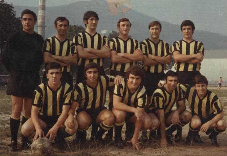 Barakaldo C.F. 73-74.Partido de pretemporada contra el Villosa. En la foto vemos a Bitoren Bilbao, Carlos, Madariaga, Arechalde, Nando, Abiega,Dani, Benito, Larreina, Víctor y Lalo.